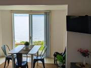 Chalet Loft #4 Waterfront with Spa, Fireplace and Wifi