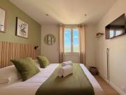 T3 Sea view walking distance of Palais, AC , Parking, Terrace