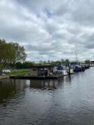 Hotelkamer op water Houseboat Wetterhûske Friesland