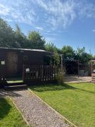 Four seasons with hot tub Country retreat