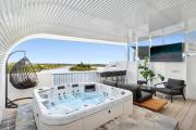 Stunning Rooftop Retreat with Private Jacuzzi on the Maroochy River