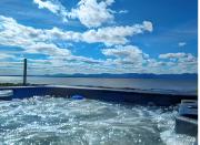 Chalet #2 Waterfront with Spa, Fireplace Wifi & AC