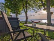 Chalet #7 Waterfront with Spa, Fireplace Wifi & AC