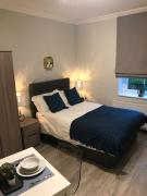 Flat 1 Helena House 1-Bed Sleeps 2 Garden