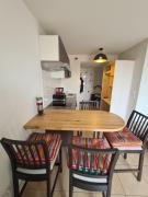 Joli studio calme et balcon au cœur du Lubéron proche du centre et gare