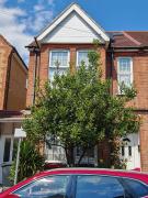 SnoozeDen Wellesley - Near to Slough Station