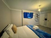 Queensborough Apartment, Central London