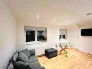 Spacious flat on the High St