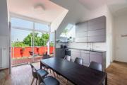 Sky Loft Leipzig - moderne Dachwohnung mit Terrasse und Blick aufs Rathaus