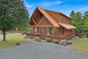 3 BDR Log Cabin in Cozy Resort with Private Hot Tub