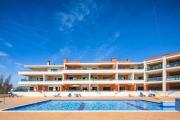 Lagos Apt with pool and huge balcony Very close to Beach and Marina