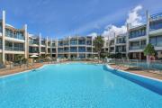 CASA DEL MAR beachfront apartments with pool & ocean views