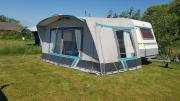 Gezellige caravan met weids uitzicht nabij Sneekermeer