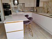 Top Ingatestone