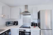 Modern Apartment with Balcony near City Centre Modern Apartment with Balcony near City Centre