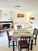 Rustico di Pietra con Camino nel Borgo Antico