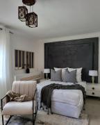 Top Meanwood Kwamwena Valley