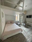 Studio vieil Antibes et mezzanine proche de la mer