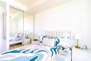 1BD Plus Den Lakeview Suite - Steps to BMO field and CN Tower - Free Parking