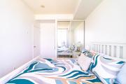 1BD Plus Den Lakeview Suite - Steps to BMO field and CN Tower - Free Parking