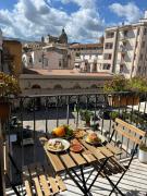 Santa Maruzza - Apartment with Balcony View, 5 Min Walk to Teatro Massimo & Cathedral