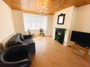 Cozy 3BD Retreat in London