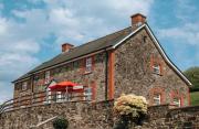 Luxury 5-Bed Farmhouse - Sleeps 8 & Hot Tub