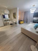 Universal-Disney Dream 3413 Studio - The Enclave