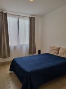 Habitación y baño privado en lujoso residencial con alberca climatizada