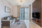 STAY BY LATINEM Luxury 1BR Holiday Home CVR B803 Near Burj Khalifa