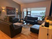 Charming Private Home with Hot Tub and Esja Mountain View