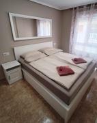 PMT31 Modern 2-Bed Apartment 150 m to Los Locos Beach-Pool-Free Parking-High Speed WiFi