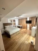 stunning property in Hyde Park