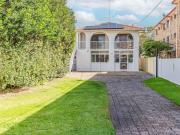 Urbanstayz - Whole House- Pet Friendly Coastal 6 Bedroom