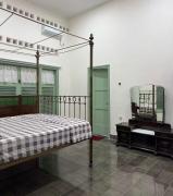 vintage room 1 in colonial house