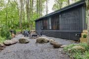 2 Cabins side by side - Sleeps 9 Perfect for 2 fa