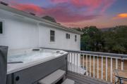 BRAND NEW Pool Hot Tub & Dog Friendly