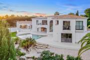 Luxury Sea Views Smart Villa Bliss, 2 Stunning Sea Views, Infinity Pool, Sauna, Gym, Home Cinema, Full Smart Home Technology and Full Privacy