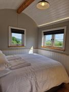 Long Meadow Shepherd Hut - Brecon Beacons, LD3 7TD