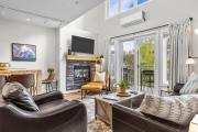 Charming Mountain Loft Pet Friendly Mountain Views!