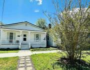 Orange Crush Cottage- Downtown Beaches & Dining