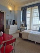 studio flat facing the beach