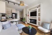 Attica - Captivating 2-Bedroom Apt & Balcony in Athens