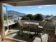 Above Cape Town Ocean Views and Quiet Nights