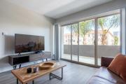 Brentwood 2BR w Outdoor Pool nr shops LAX-146