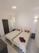 Ensuite Twin Room with Laundry in Pembroke