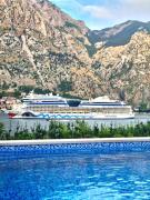 Sea view apartment with heated pool