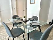 Sleeps 4 Central Ensuite - CityView & Parking