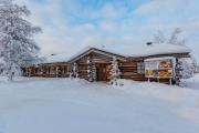 Kuukkeli Log Houses Teerenpesä