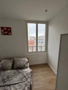 Cosy neuf avec vue sur la place